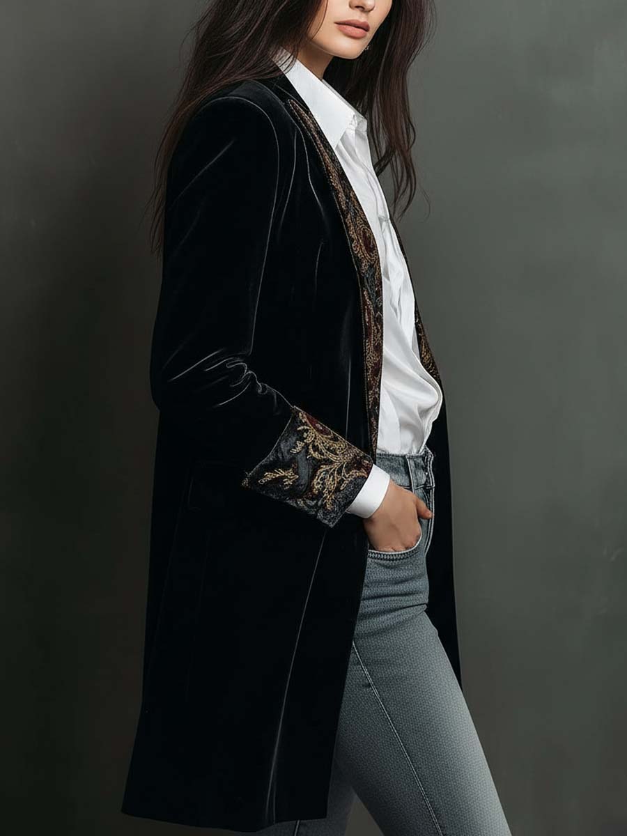Blazer de mujer slim fit negro con solapas y estampado barroco