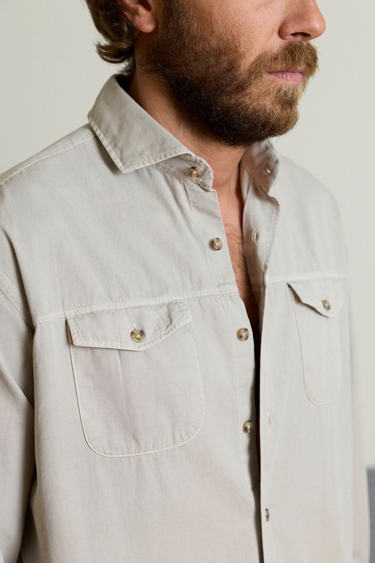 Camisa Costura Horizontal Beige Arena Doble Bolsillo Pecho