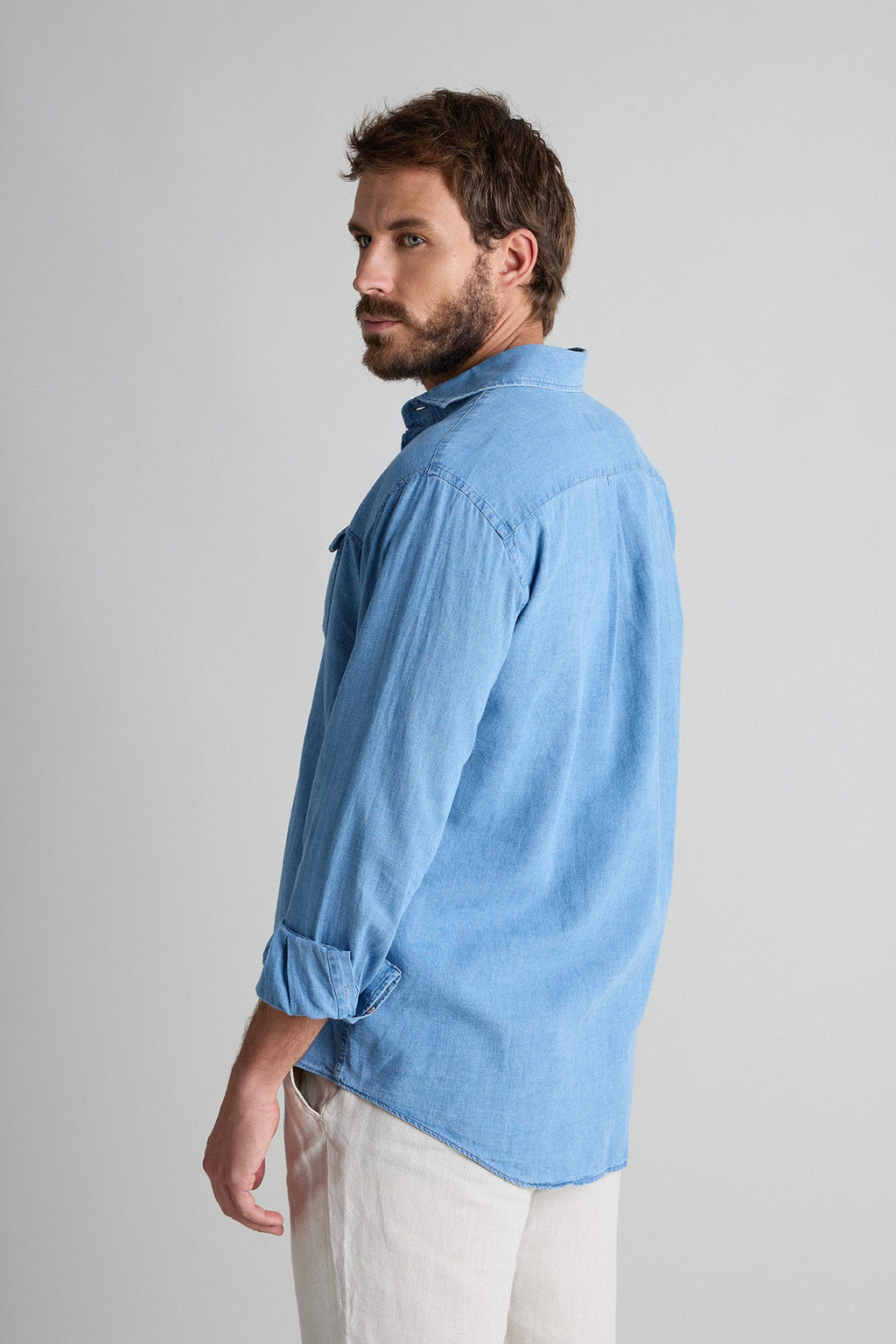 Camisa Vaquera Azul Denim Desgastado Lino y Botones de Cuerno