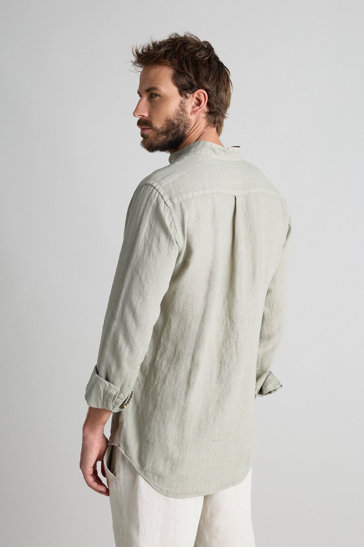 Camisa Lino Cuello Mao Verde Seco Botones Cuerno