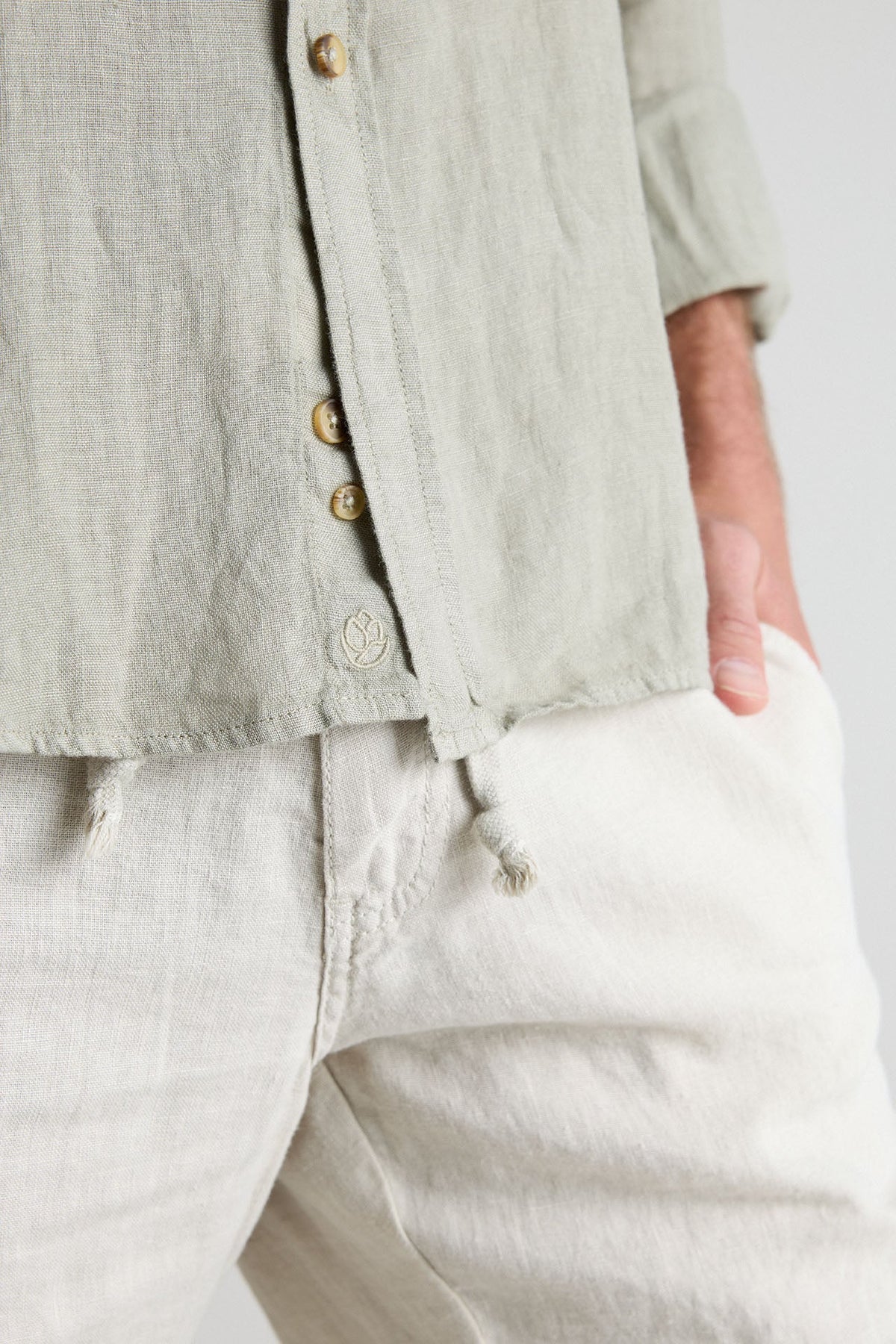 Camisa Lino Cuello Mao Verde Seco Botones Cuerno