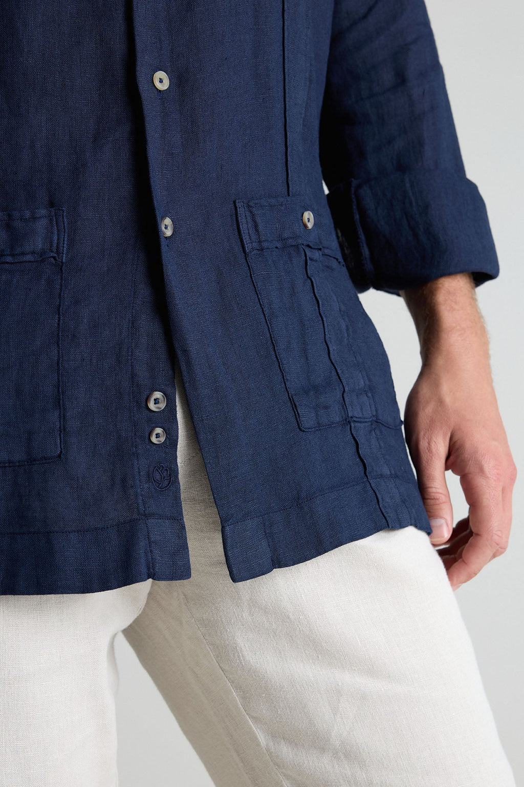 Guayabera Azul Marino 100% Lino con Botones Cuerno