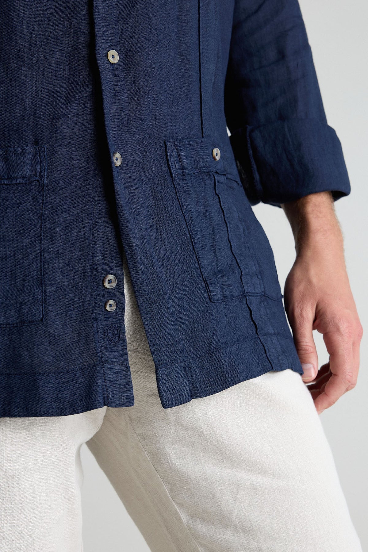 Guayabera Azul Marino 100% Lino con Botones Cuerno