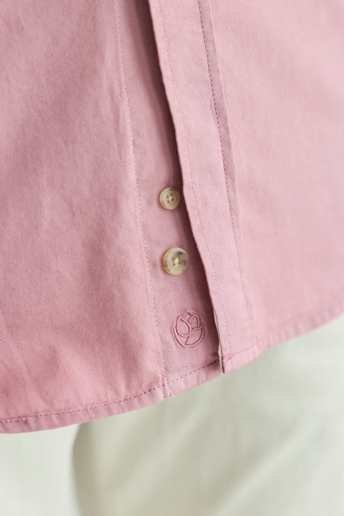 Camisa Algodón 2 Bolsillos Pecho Merlot Costura Vertical