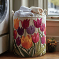 Cesta acolchada con tulipanes en flor