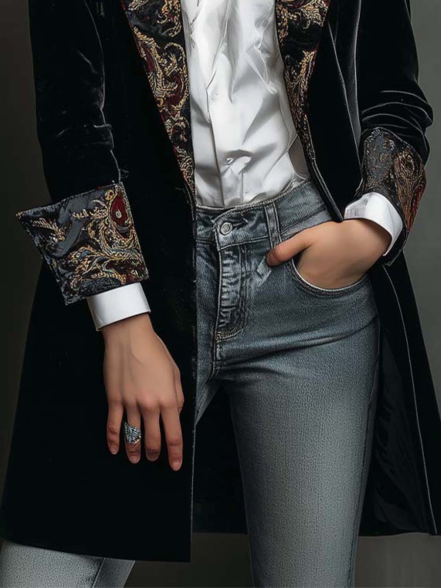 Blazer de mujer slim fit negro con solapas y estampado barroco